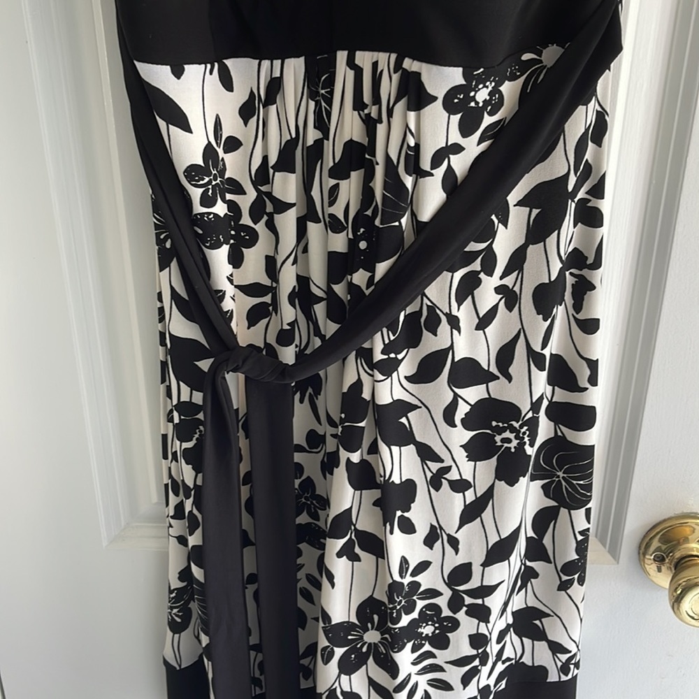 B. Darling women’s sleeveless dress - Picture 4 of 4